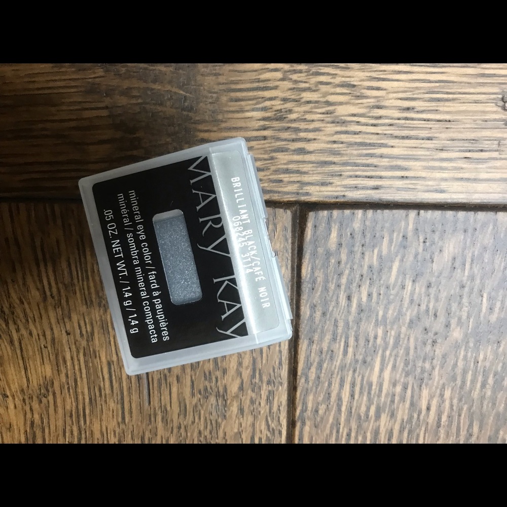 Mary Kay Mineral Eye Color in Brilliant Black